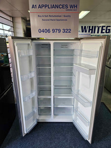 Hisense 624L Double Door Fridge Freezer / HR6SBSFF624SW