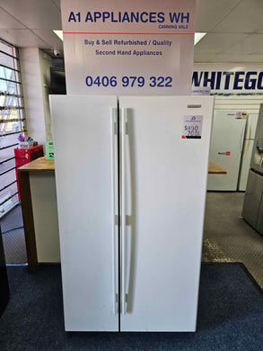 Westinghouse 700L Double Door Fridge Freezer White / WSE7000WE