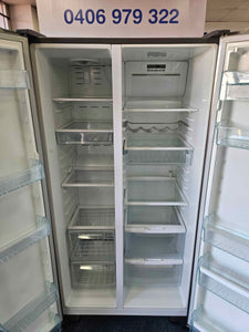 Westinghouse 606L Double Door Freezer Silver / WSE6100SA