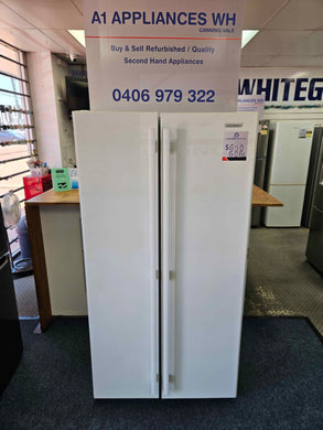 Westinghouse 606L Double Door Fridge Freezer White / WSE61000WA