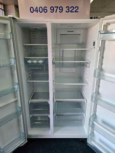 Westinghouse 700L Double Door Fridge Freezer Silver / WSE7000WF