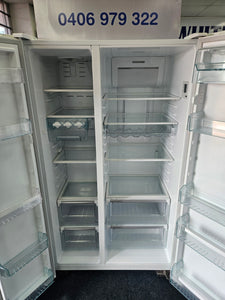 Westinghouse 700L Double Door Fridge Freezer Silver / WSE7000WF