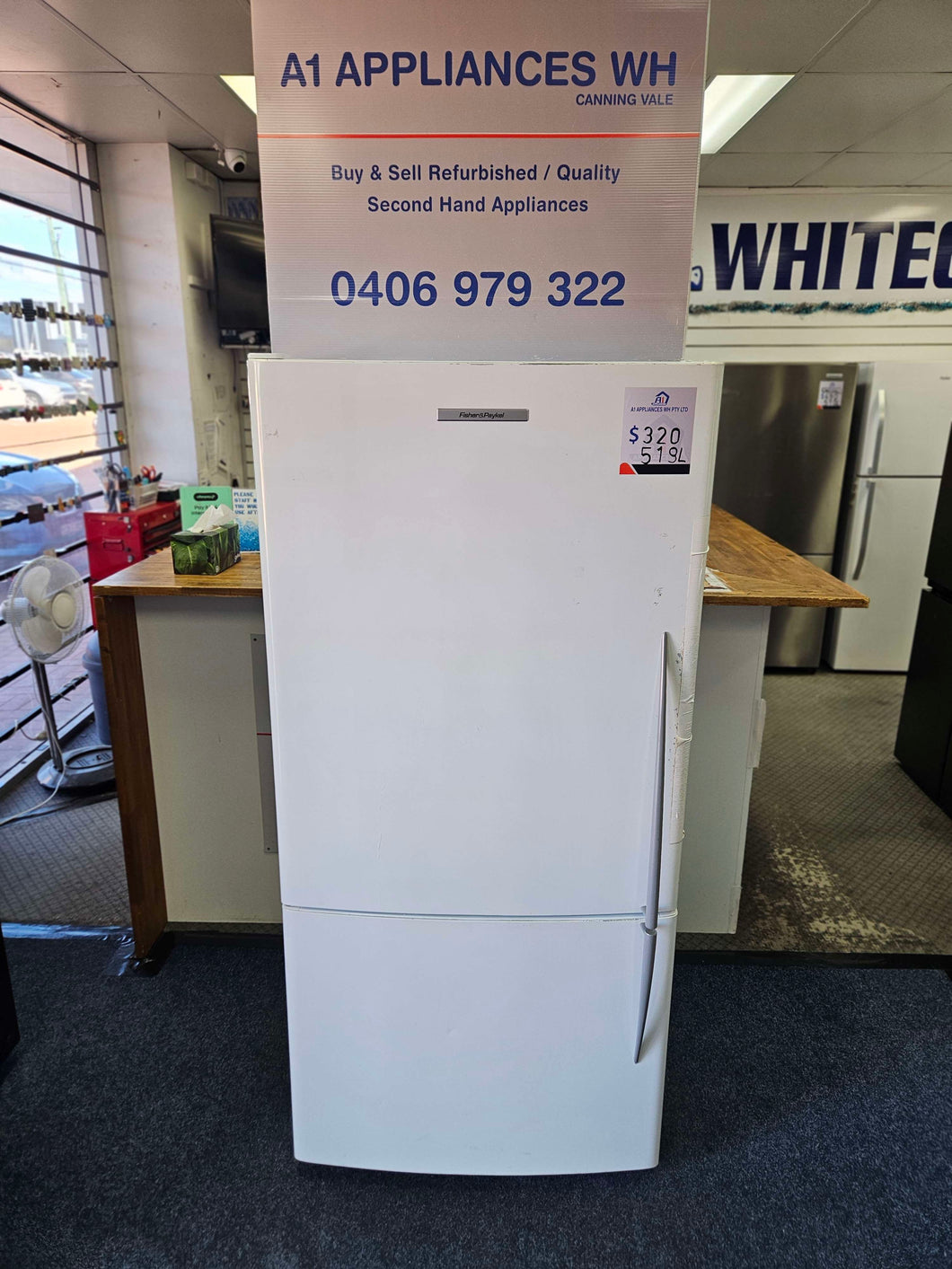 Fisher & Paykel 519L Bottom Mount Fridge Freezer / E522B