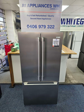 Electrolux 510 French Door Fridge Freezer / EHE5107SB