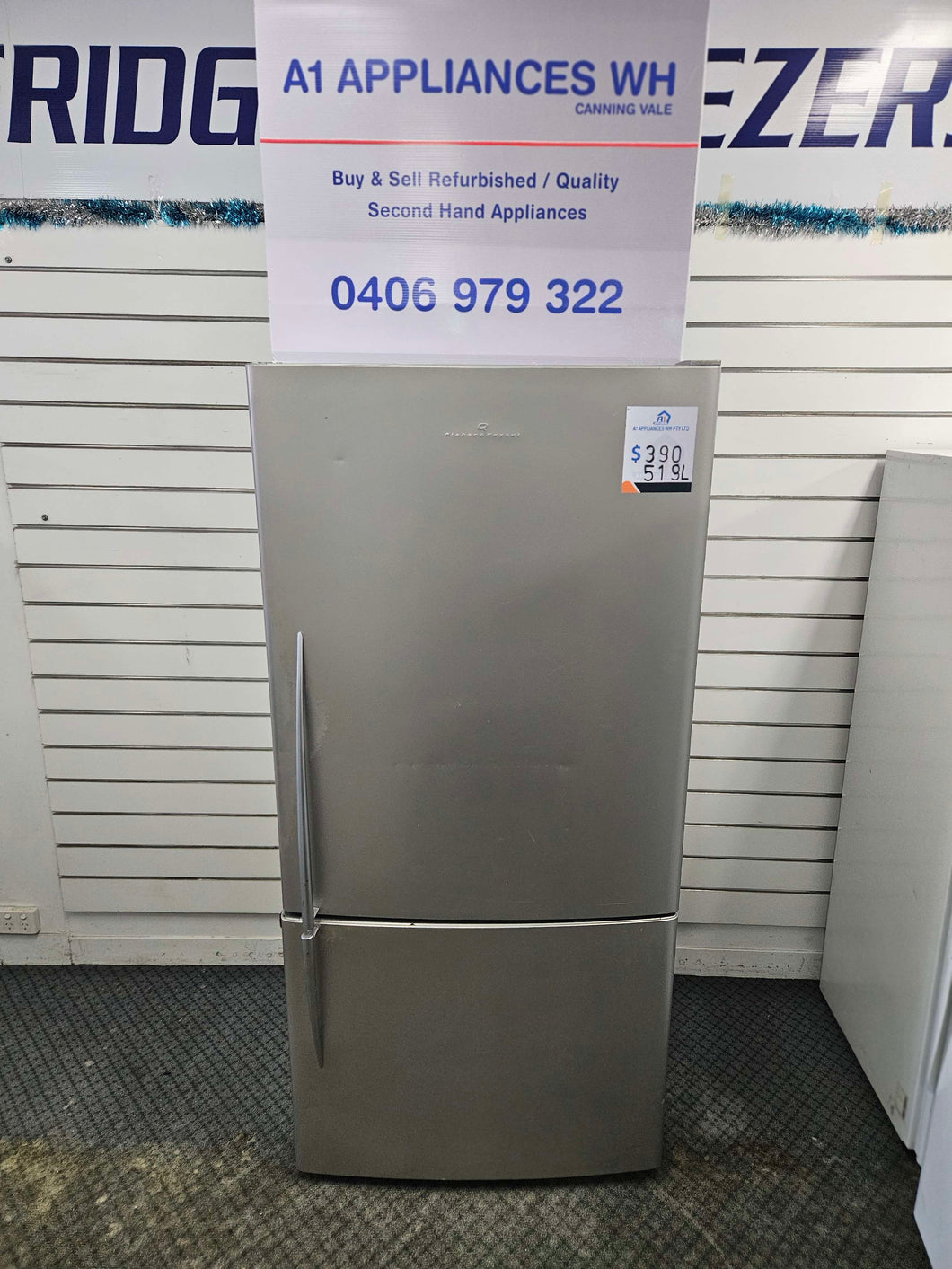 Fisher & Paykel 519L Bottom Mount Fridge Freezer / E522B