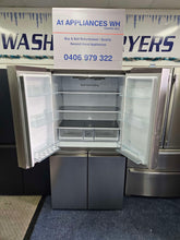 Load image into Gallery viewer, Hisense 670L French Door Fridge Freezer / HR6CDFF670S