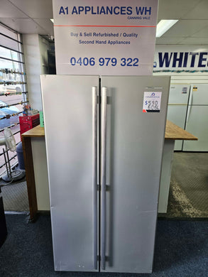 Westinghouse 606L Side by Side Fridge Freezer / WSE6100PA