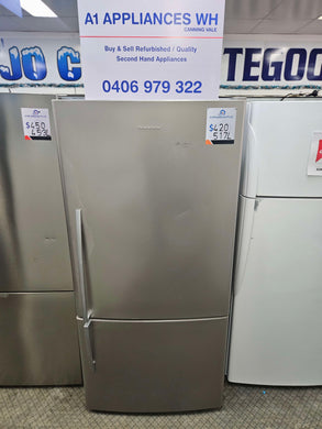 Fisher & Paykel 517L Bottom Mount Fridge Freezer / E522B