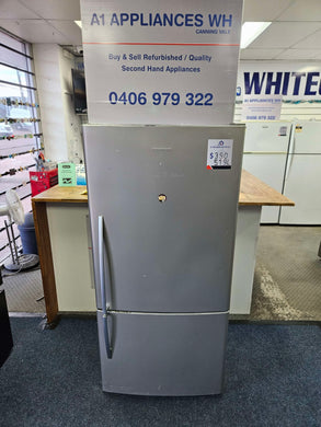 Fisher & Paykel 519L Bottom Mount Fridge Freezer / E522B
