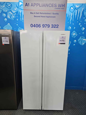 Westinghouse 606L Double Door Fridge Freezer White / WSE61000WA