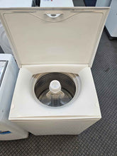 Load image into Gallery viewer, Fisher &amp; Paykel 5.5KG Top Load Washer / MW512