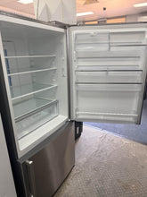 Load image into Gallery viewer, Westinghouse WBE5314SA 528L Bottom Mount Refrigerator