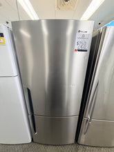 Load image into Gallery viewer, Westinghouse WBE4500SA 453L Bottom Mount Refrigerator