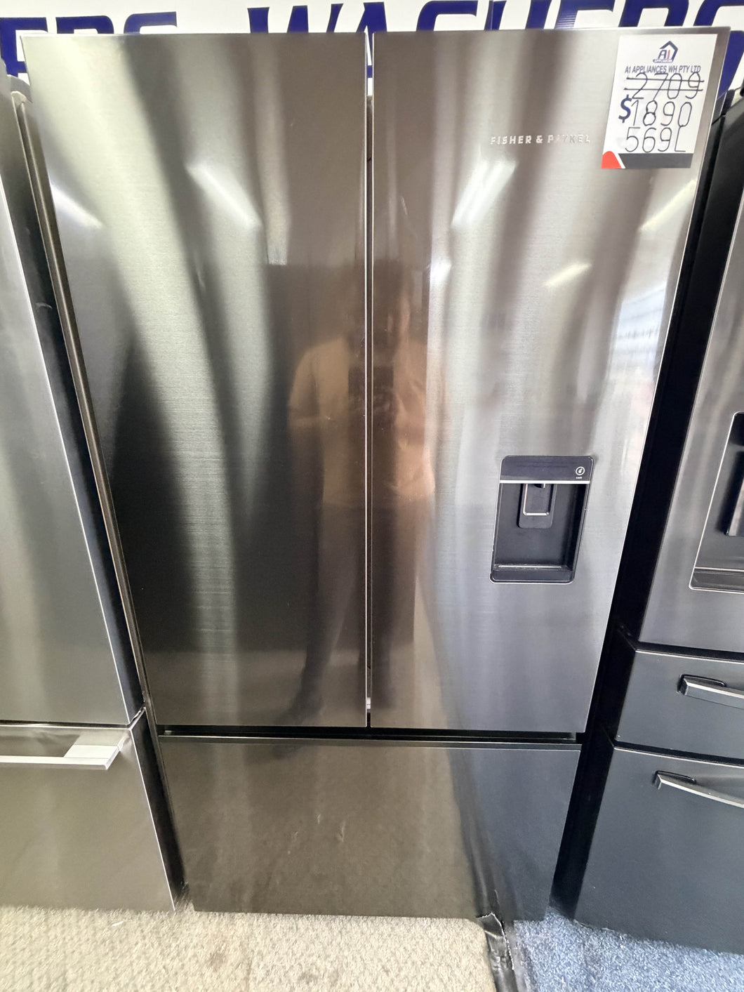 Fisher & Paykel RF610ANUB5 – 569L Black French-Door Refrigerator