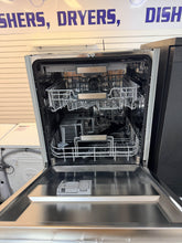 Load image into Gallery viewer, Fisher &amp; Paykel DW60UC6B – 15-Place Black Built-Under Dishwasher