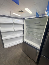 Load image into Gallery viewer, Fisher &amp; Paykel E522B 519-Litre Bottom-Mount Refrigerator – Stainless Steel