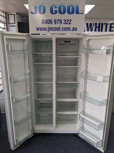 Westinghouse 606L Double Door Fridge Freezer White